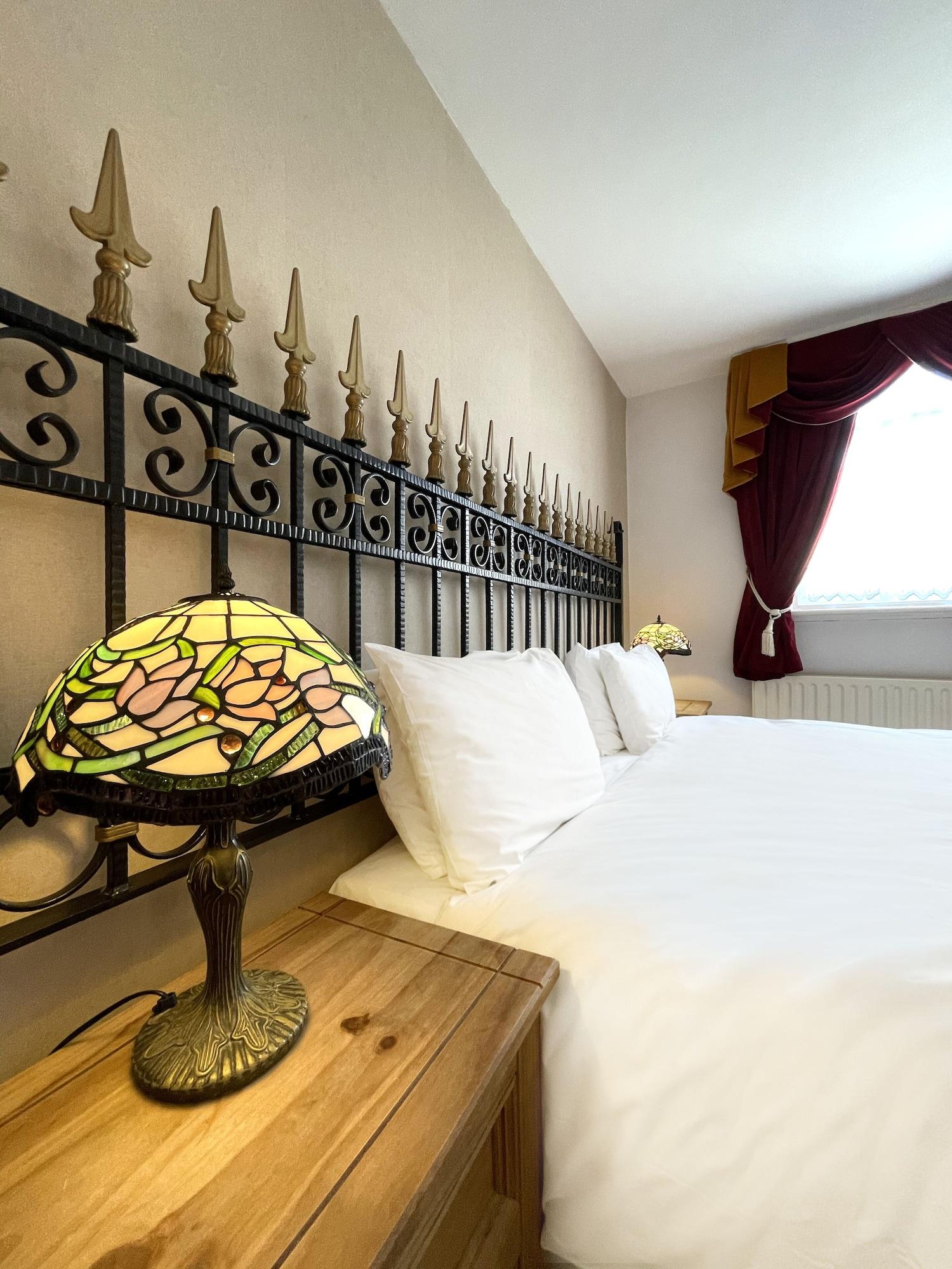 Dukes Folly Отель