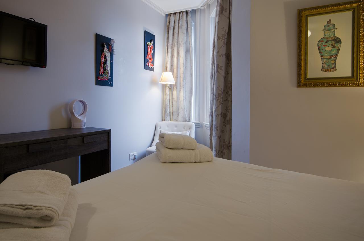 Отель Dukes Folly 3*