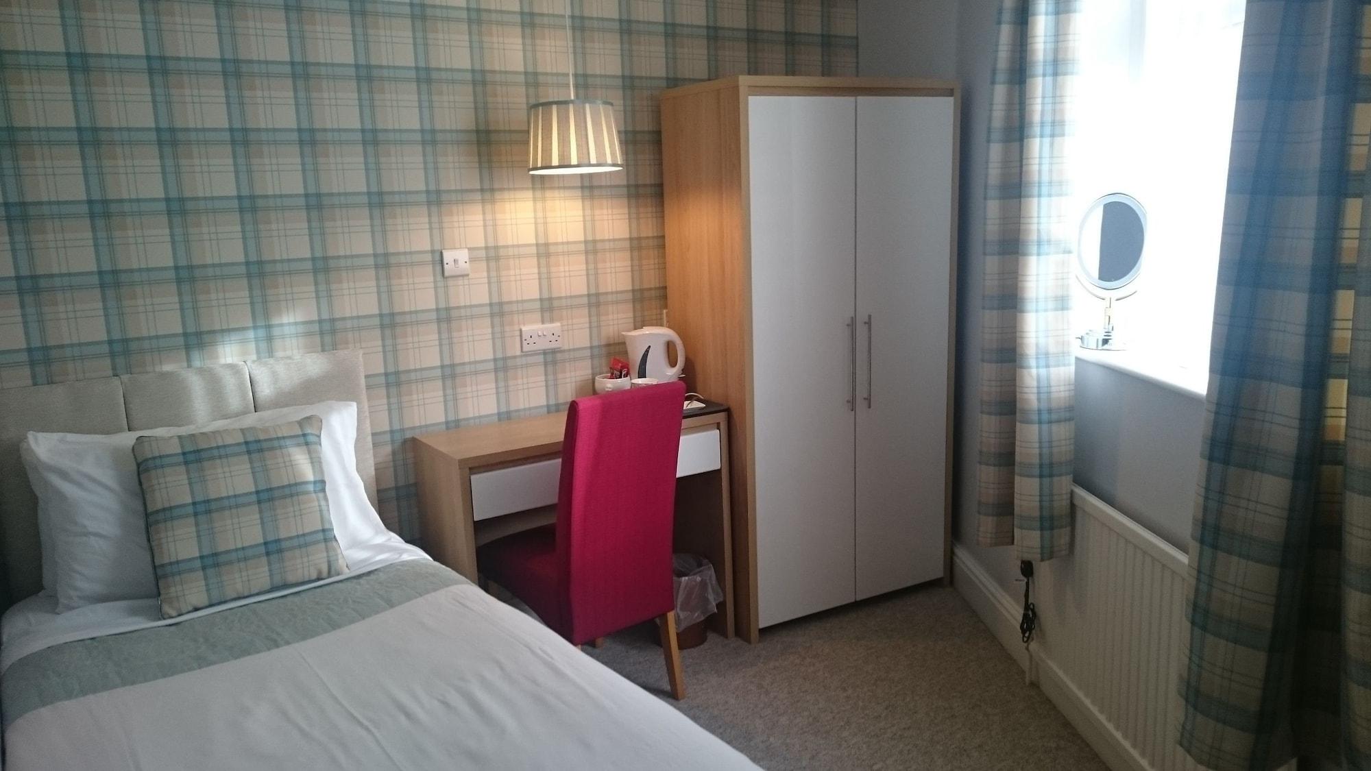 Hotel Dukes Folly Southport